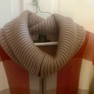 Beautiful plaid jacket / poncho. Great for fall